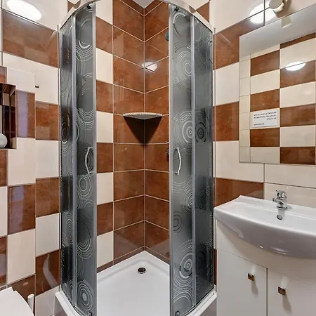 Angelo Pokoje, 10 Osobowy Z Sauna I Jacuzzi * Karwia