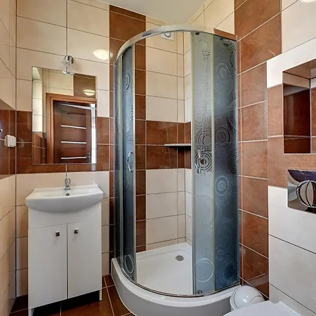 Angelo Pokoje, 10 Osobowy Z Sauna I Jacuzzi Karwia